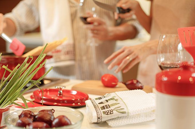 Sem sair de casa, prepare um jantar romântico para comemorar o Dia dos Namorados