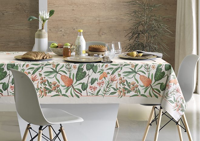 É tempo de flores: organize uma mesa de café da manhã bem colorida